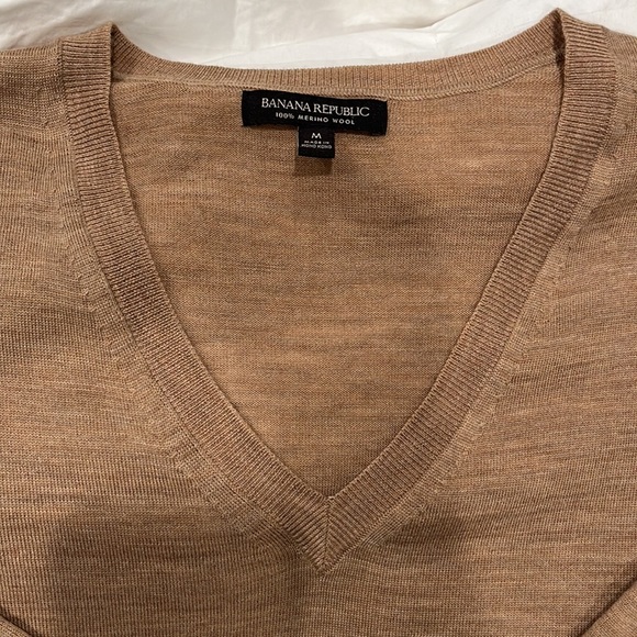 Banana Republic Long Sleeve Sweater V neck sweater 100% Merino wool size M - Picture 2 of 9